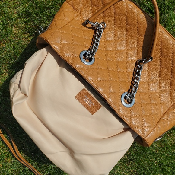 ♻️DONATED ♻️ Ron White  Quilted Hand Bag (with Crossbody option) - Picture 10 of 15